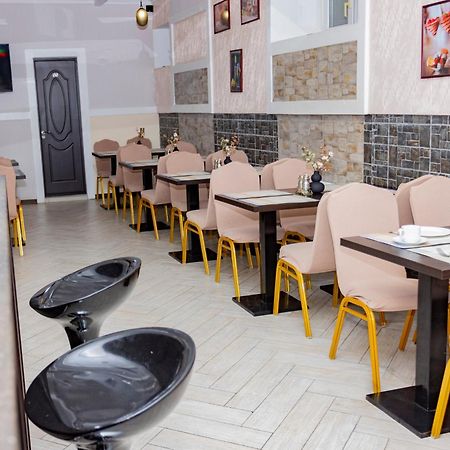 Lolo Hotel Chişinău Esterno foto
