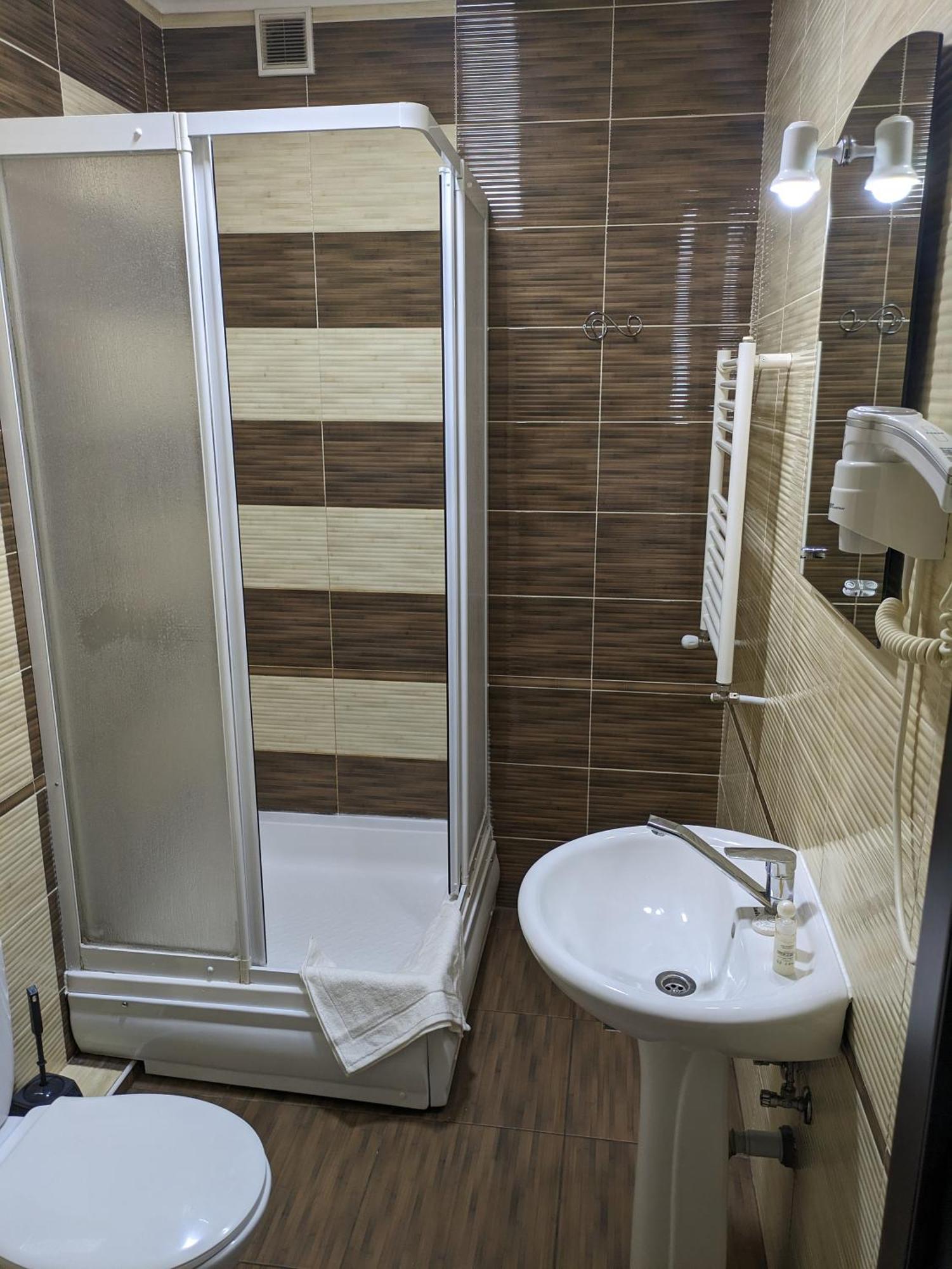 Lolo Hotel Chişinău Esterno foto